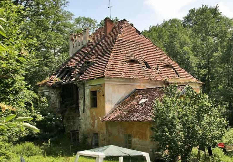 Zámek Dolejší Krušec, Czech Republic (Czechia)